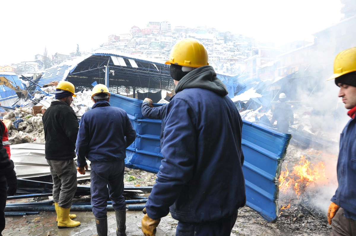 Pazar Yeri Faciasında Yaralar Sarılıyor