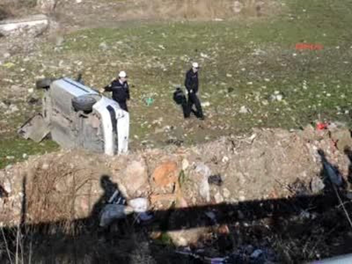 Polis Aracı Takla Attı: 2 Yaralı