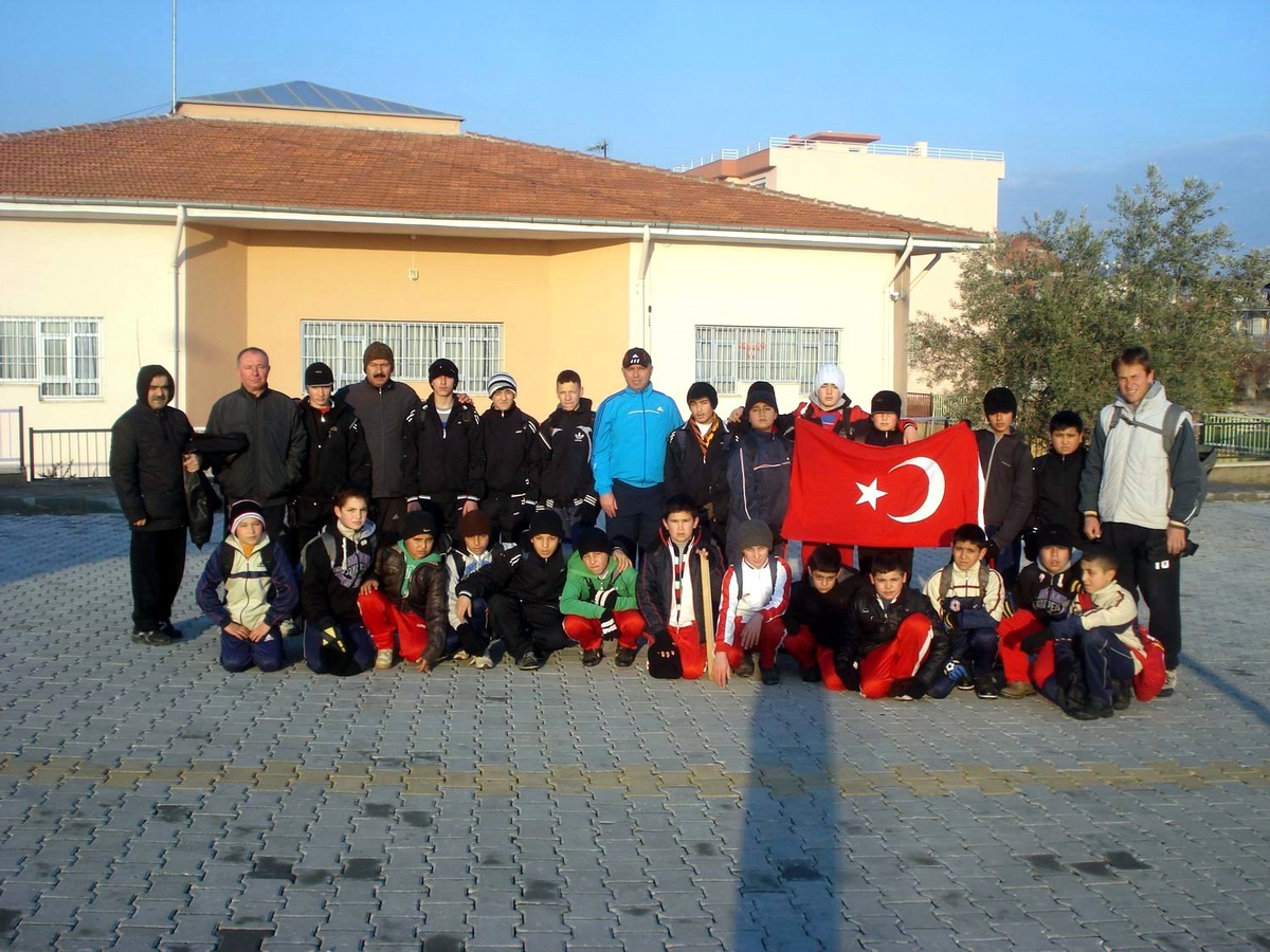 Salihli'nin Zirvesine Türk Bayrağı Diktiler