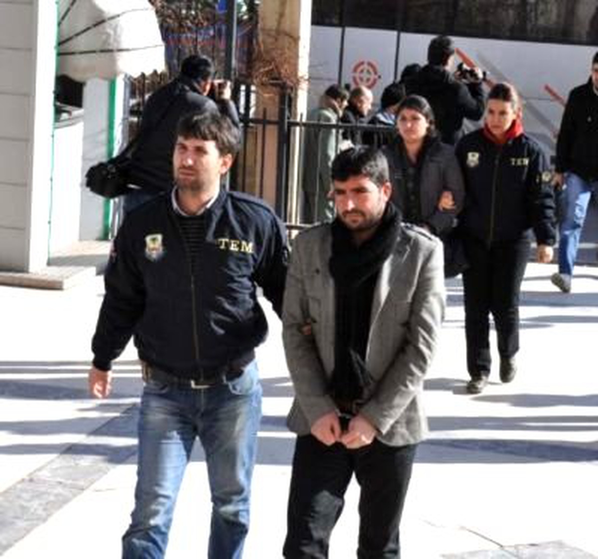 Şanlıurfa\'da 13 PKK Yandaşı Adliyeye Sevk Edildi (2)