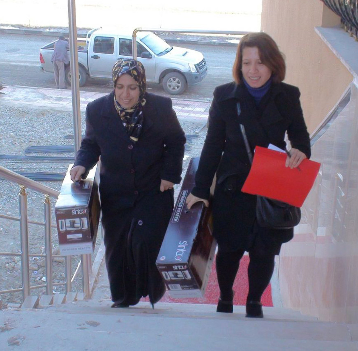 Silvan'da Depremzedelere Soba Dağıtıldı