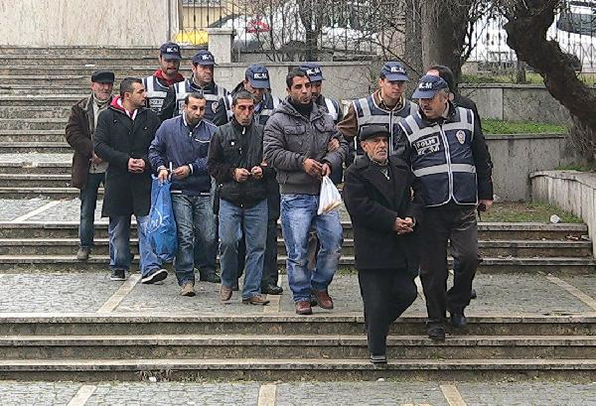 Sokak Satıcılarına Operasyon: 6 Gözaltı