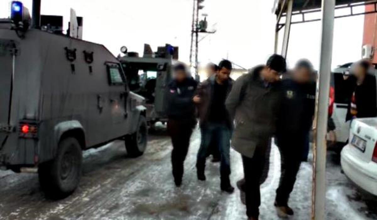 Tatvan\'da Çıkan Olaylarda Polis ve Kamu Binalarını Taşlayan 1 Kişi Tutukladı