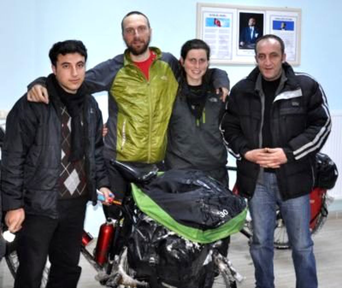 Tipiye Yakalanan İspanyol Turistleri Bitlis\'te Donmaktan Gazeteciler Kurtardı