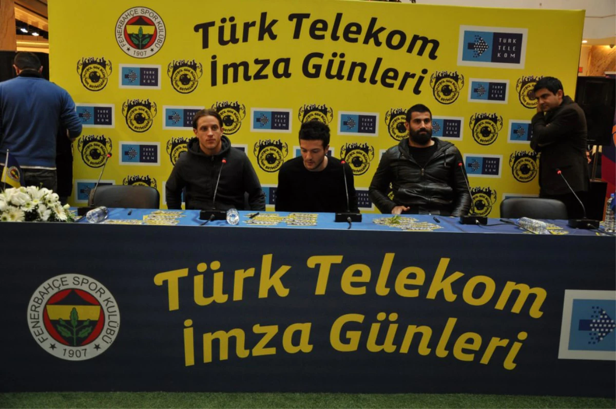 Türk Telekom İmza Günleri Fenerbahçe ile Devam Etti