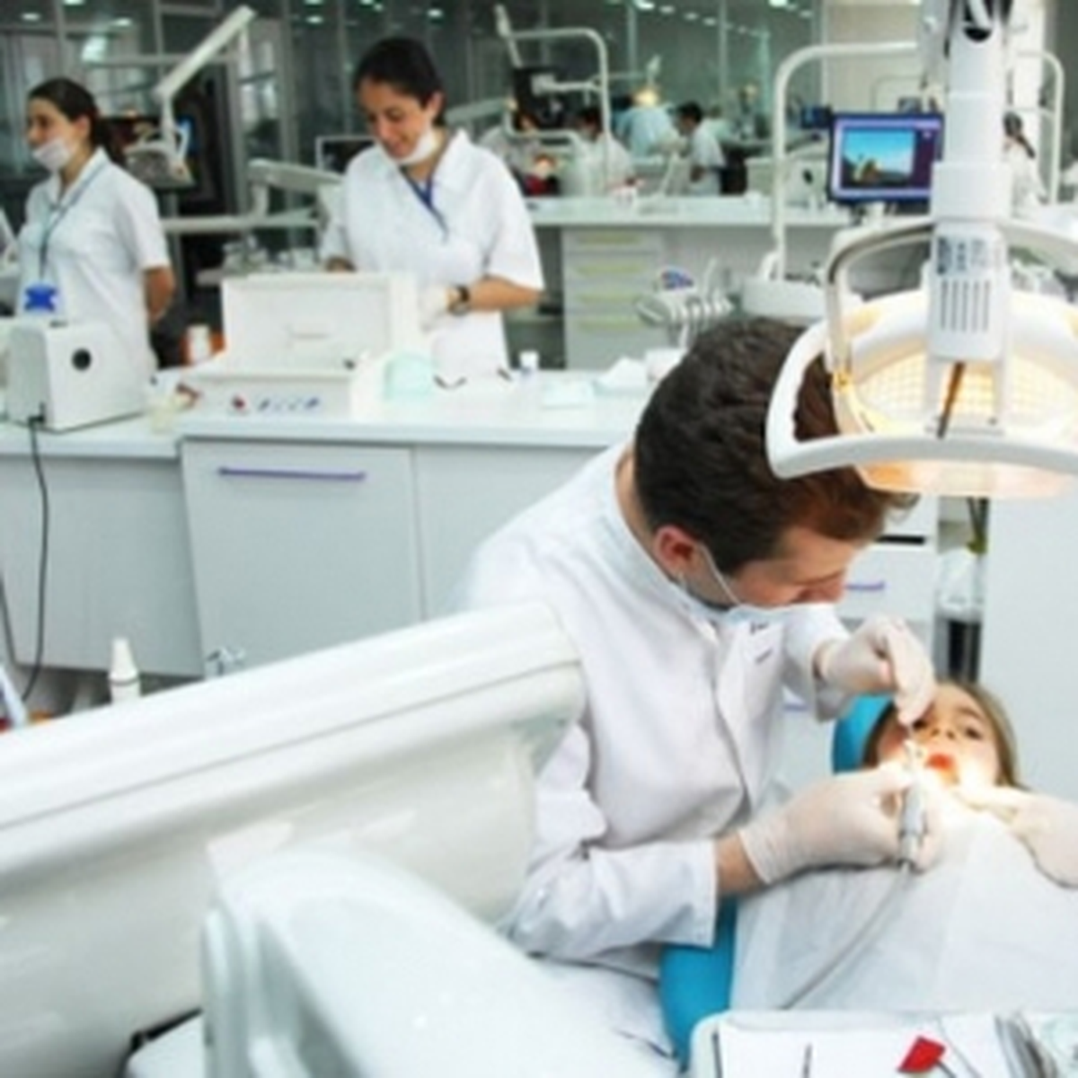 Ağız ve Diş Sağlığı Teknikerlerine Eğitim Verilecek