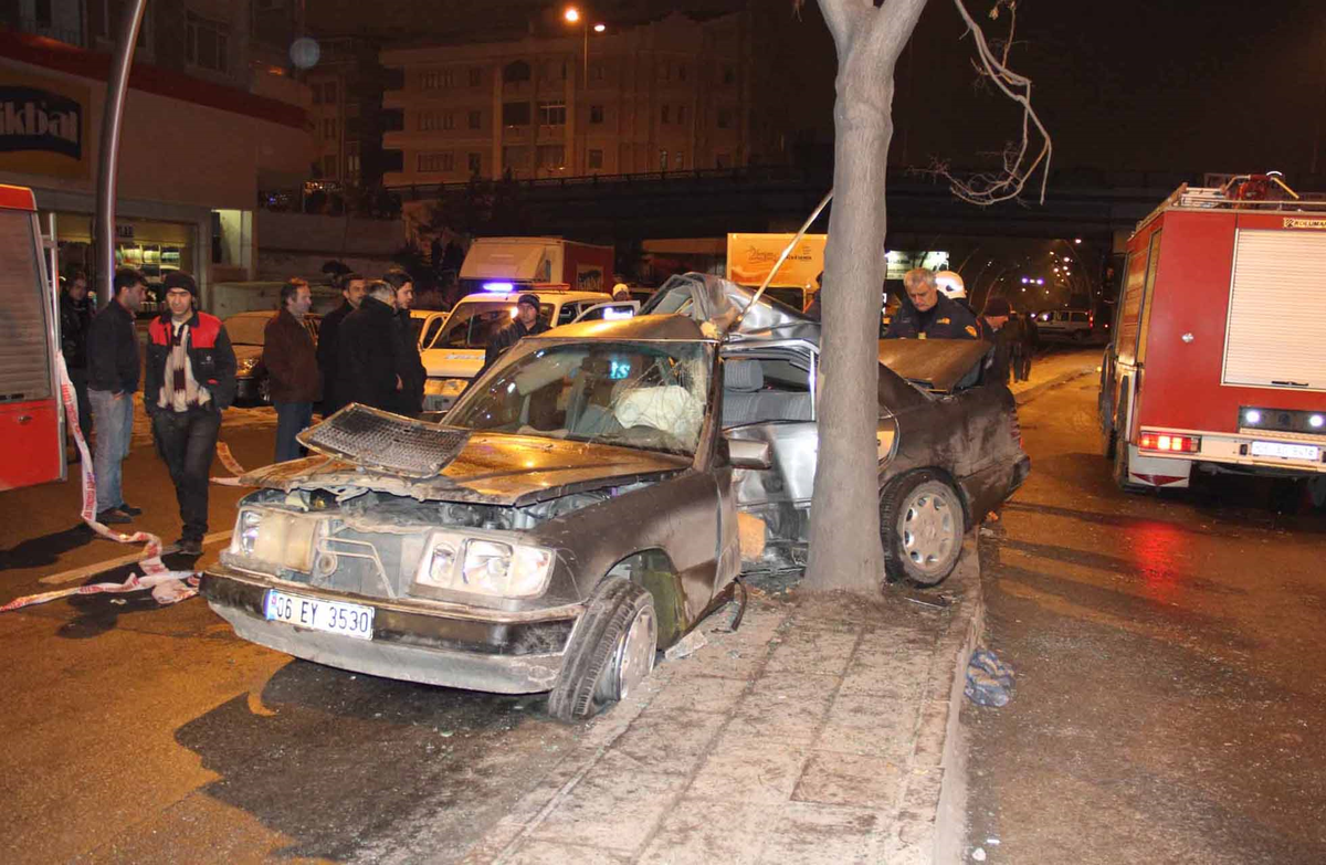 Ankara\'da Trafik Kazası: 3 Yaralı
