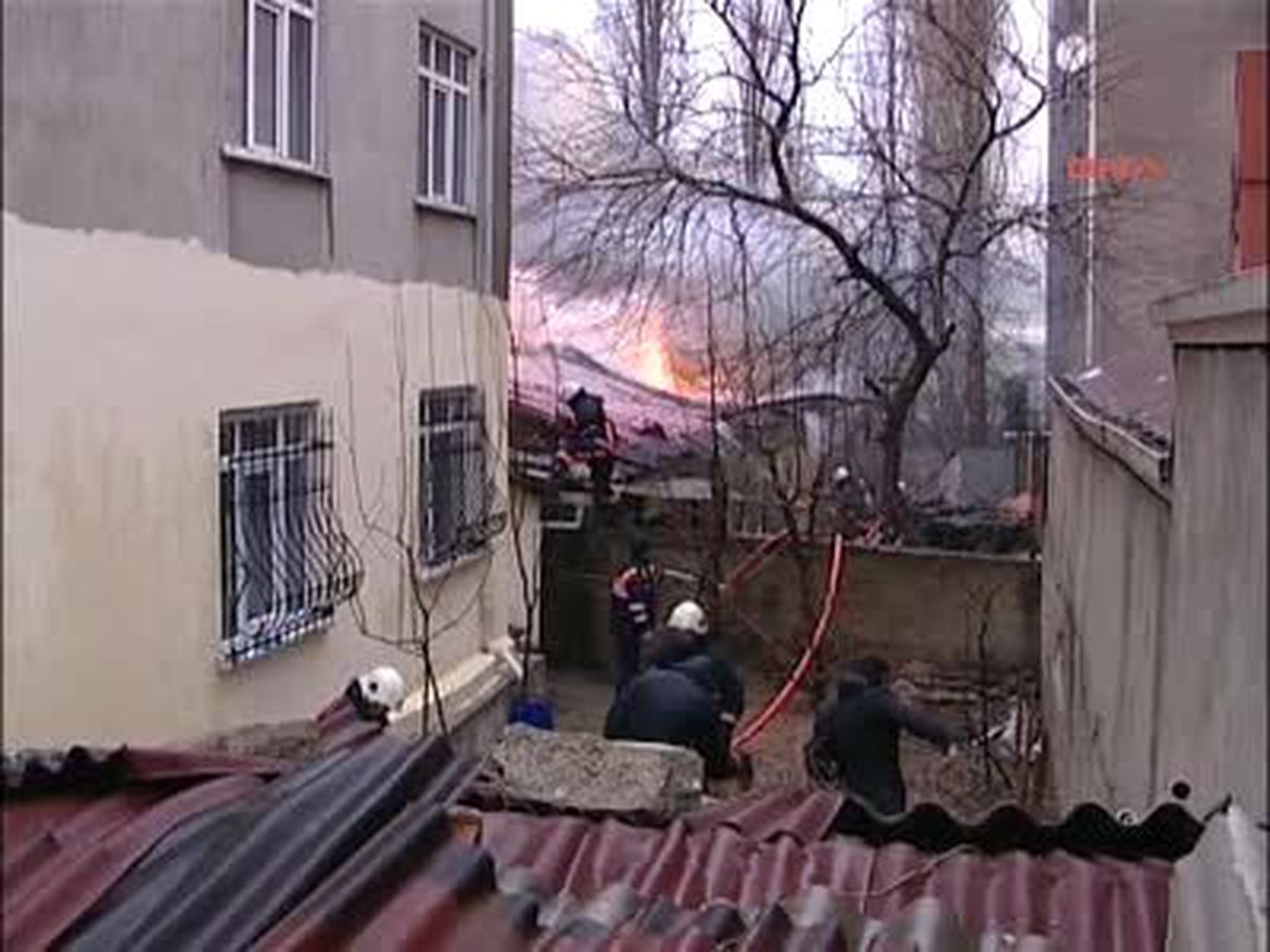 Ataşehir'de Yangın: 1 Çocuk Yaralandı