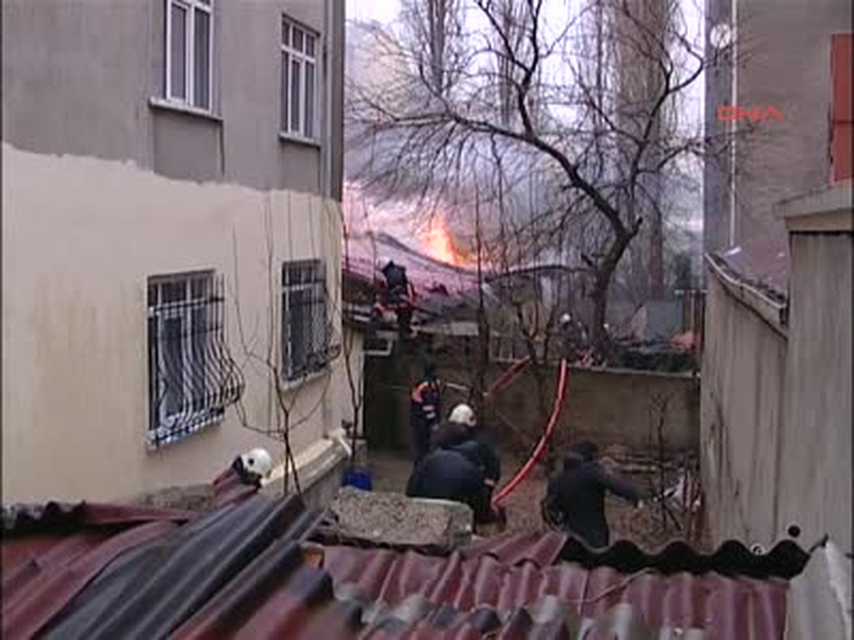 Ataşehir'de Yangın: 1 Çocuk Yaralandı