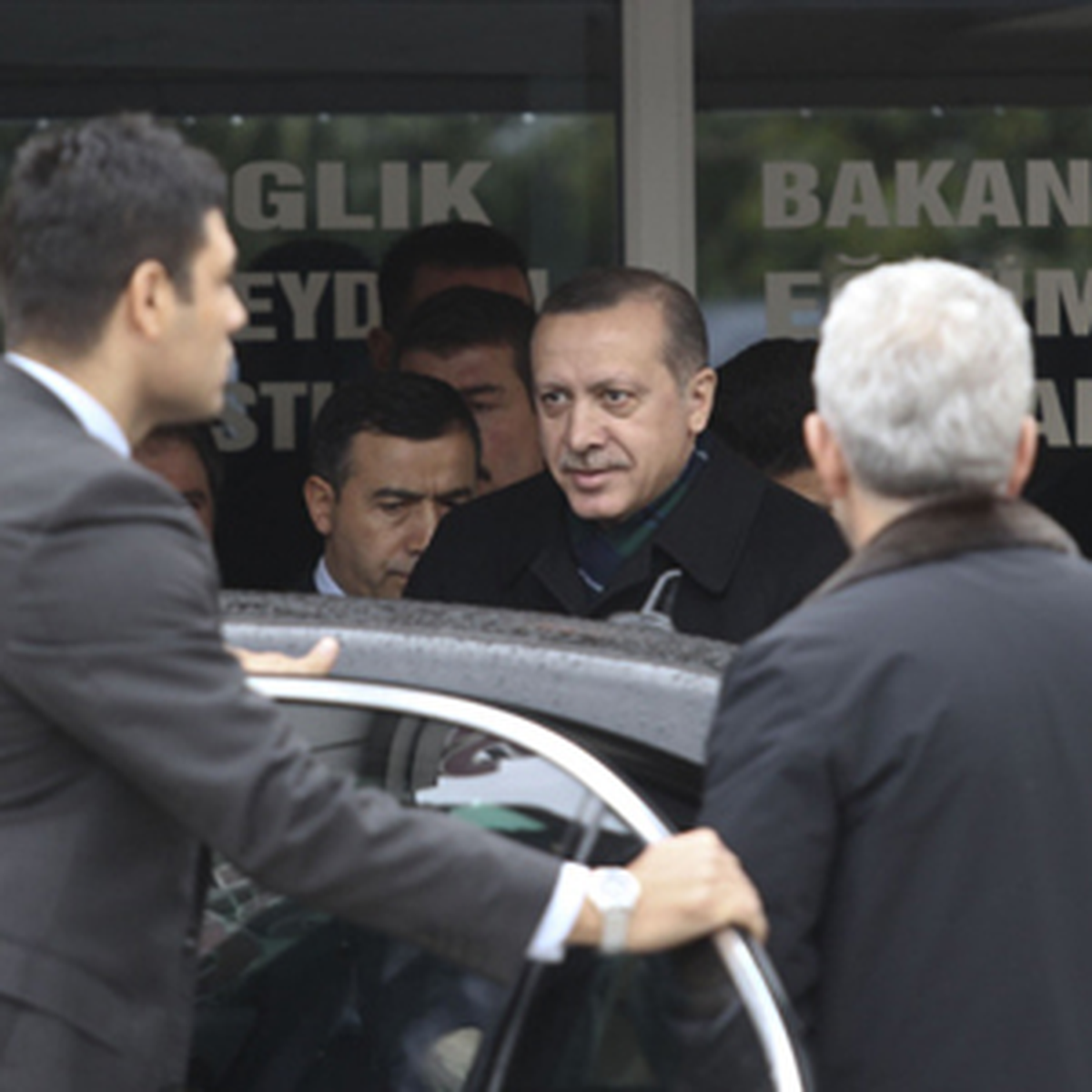 Başbakan Erdoğan, Hastanede Tedavi Gören Bir Aile Dostunu Ziyaret Etti