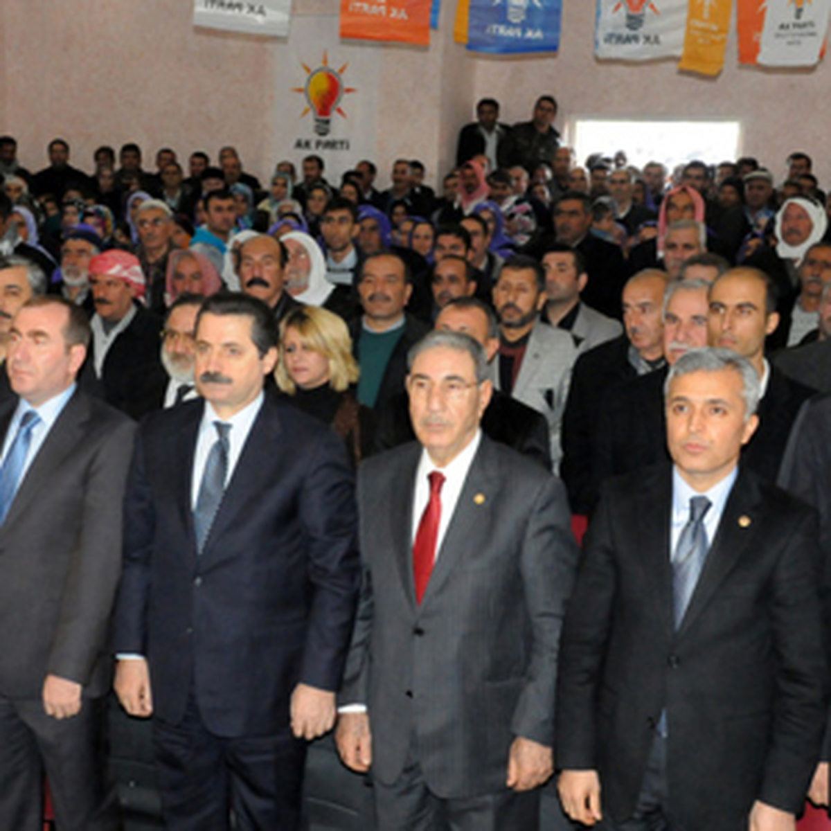 Bu Salon Başbakan İçin Ağladı
