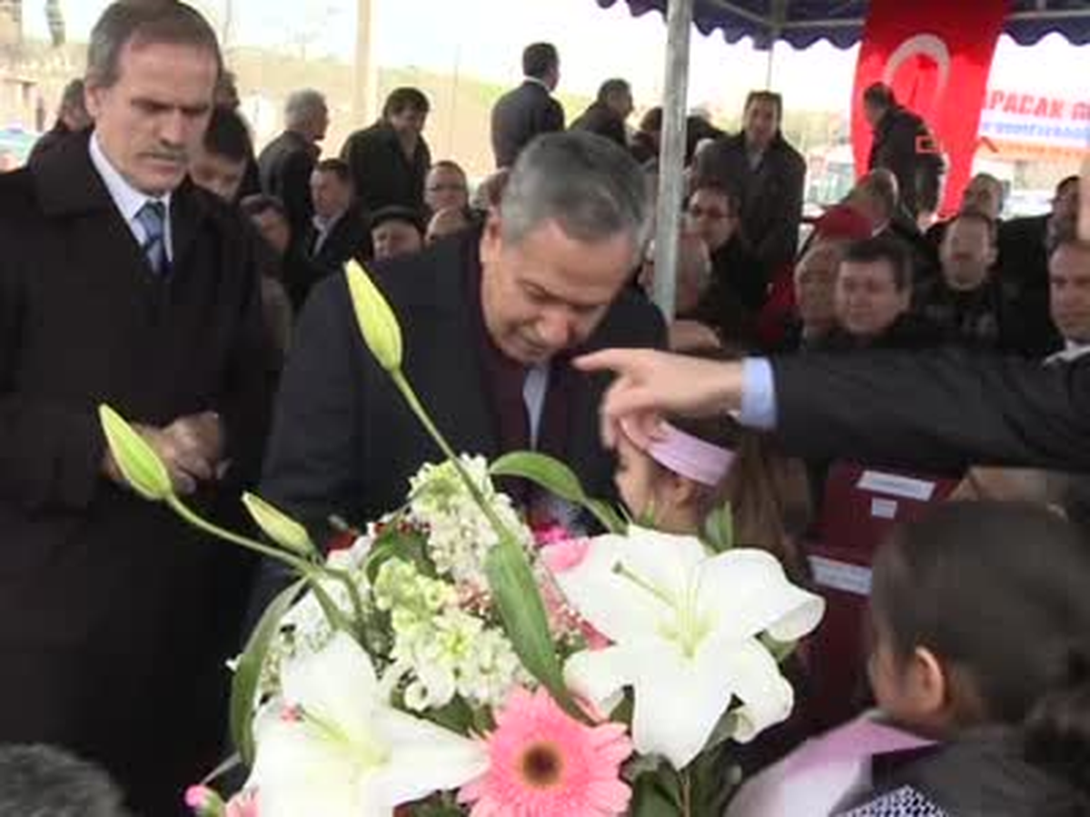 Bülent Arınç\'tan, CHP\'ye, "Üç Ayda Bir Kurultay Yapıyorlar. Daha Yeni Kurultaylar Diliyorum"