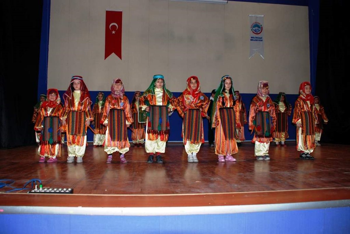 Çocuk Meclisi Tiyatro ile Dönemi Kapattı