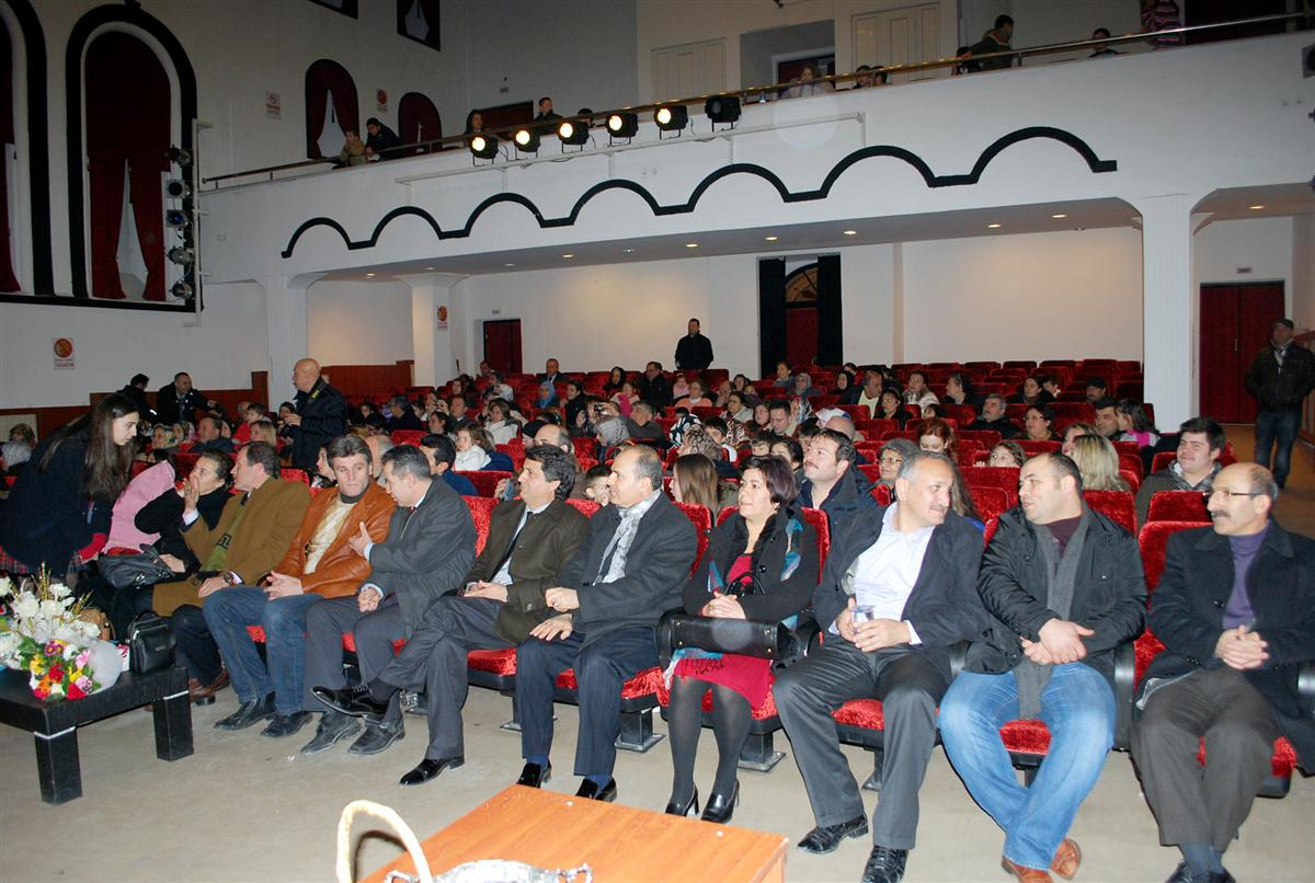 Çocuklar Çocuklara Yardım Ediyor