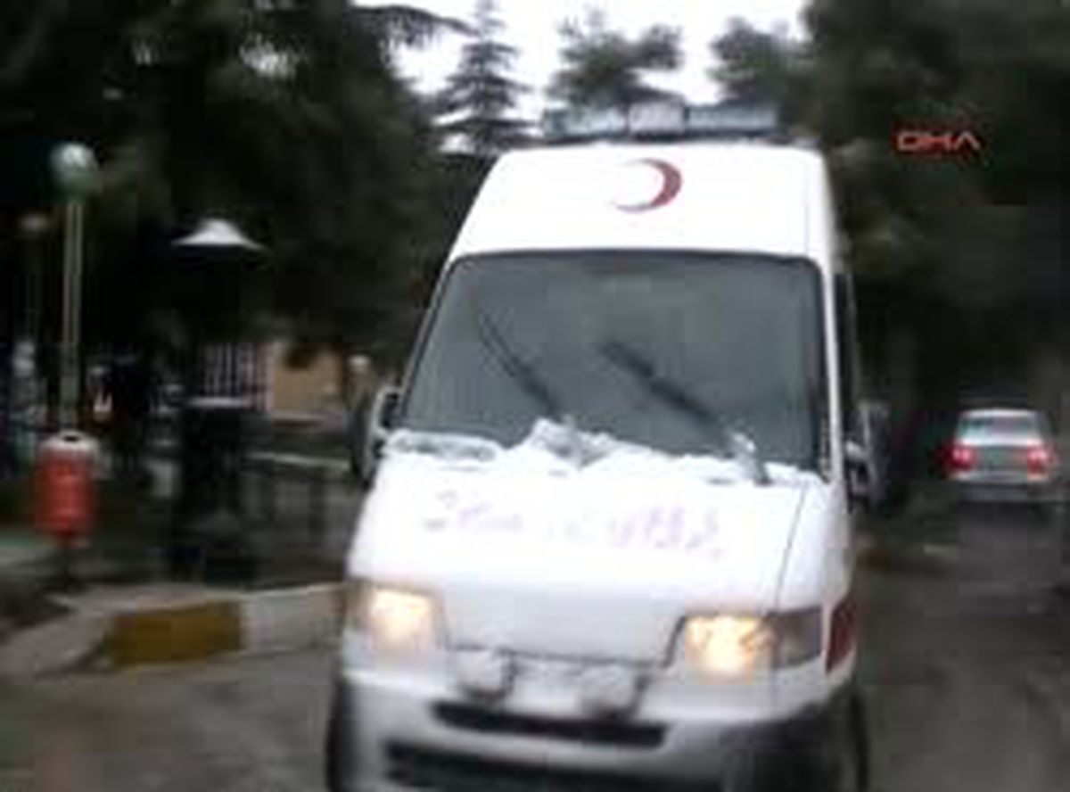 Dereköy\'de Otobüs Şarampole Yuvarlandı (1)