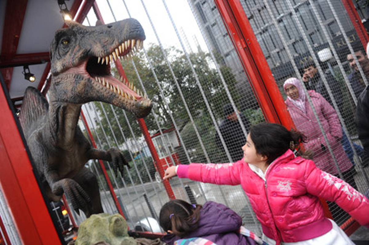 Dinozorlar Şehre İndi!