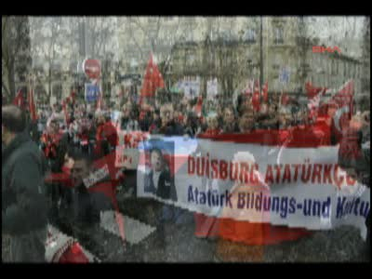 Ektürkler Paris\'te Protesto Gösterisi İçin Toplanmaya Başladı