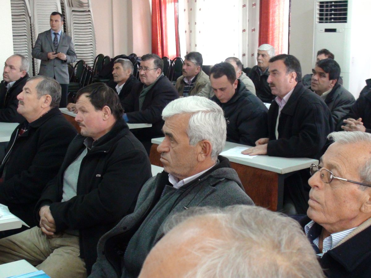Gediz'de Muhtarlara 'Liderlik, Kişisel Gelişim ve İletişim Eğitimi' Semineri