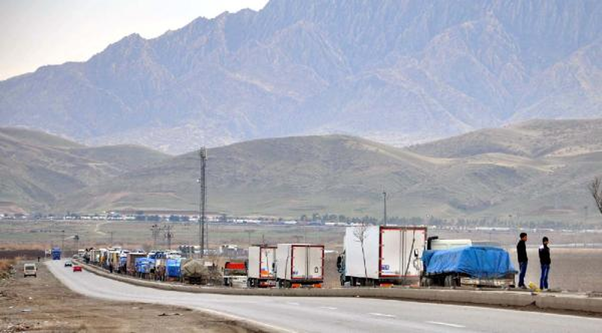 Habur'da 30 Kilometre Araç Kuyruğu