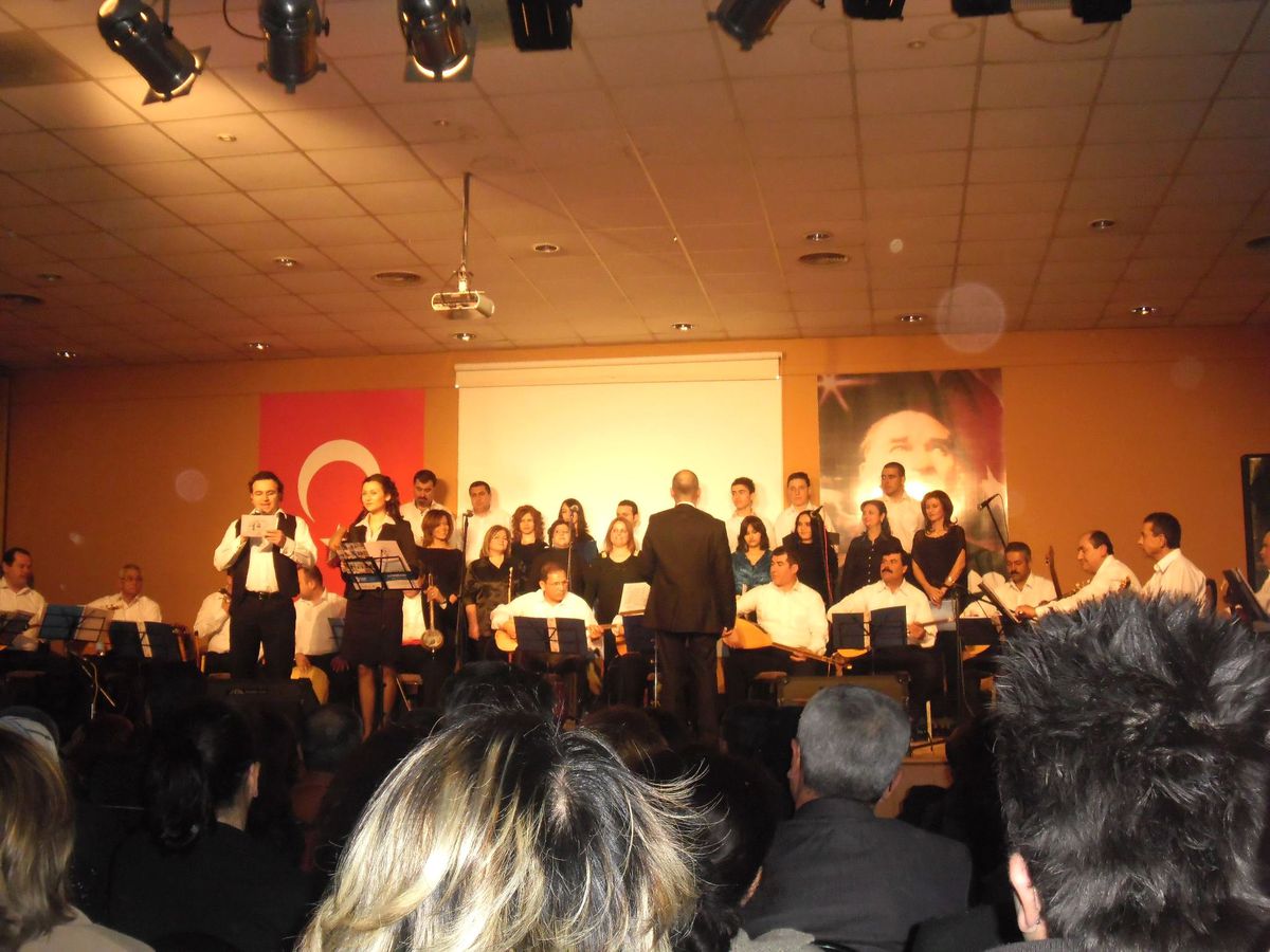 Halk Müziği Topluluğundan Muhteşem Konser