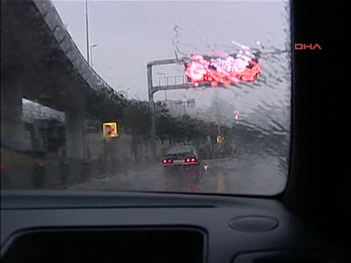 İstanbul\'da Yağmur Etkili Oluyor