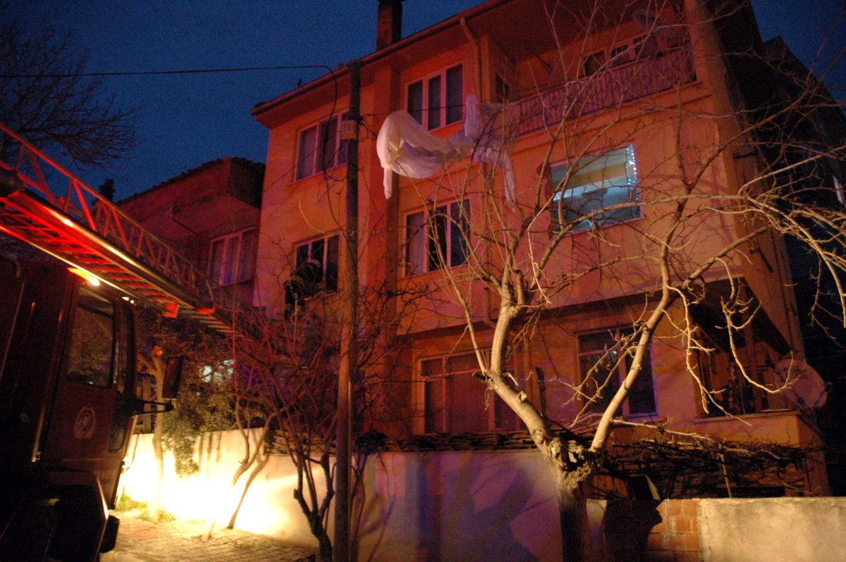 Katalitik Soba Bomba Gibi Patladı: 1 Yaralı