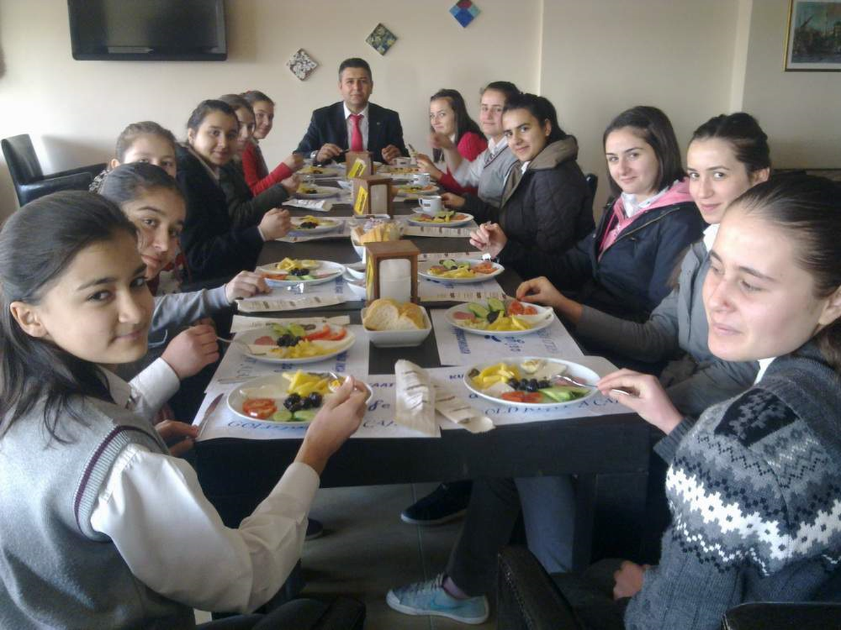 Kaynarca Lisesi Okul Aile Birliği Ygs Deneme Birincilerini Ödüllendirdi
