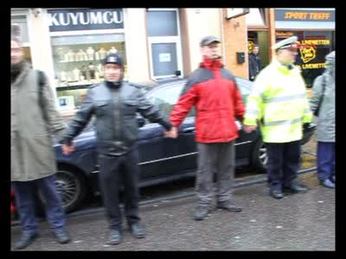 Keup Caddesinde Bombacılara Karşı İnsan Zinciri
