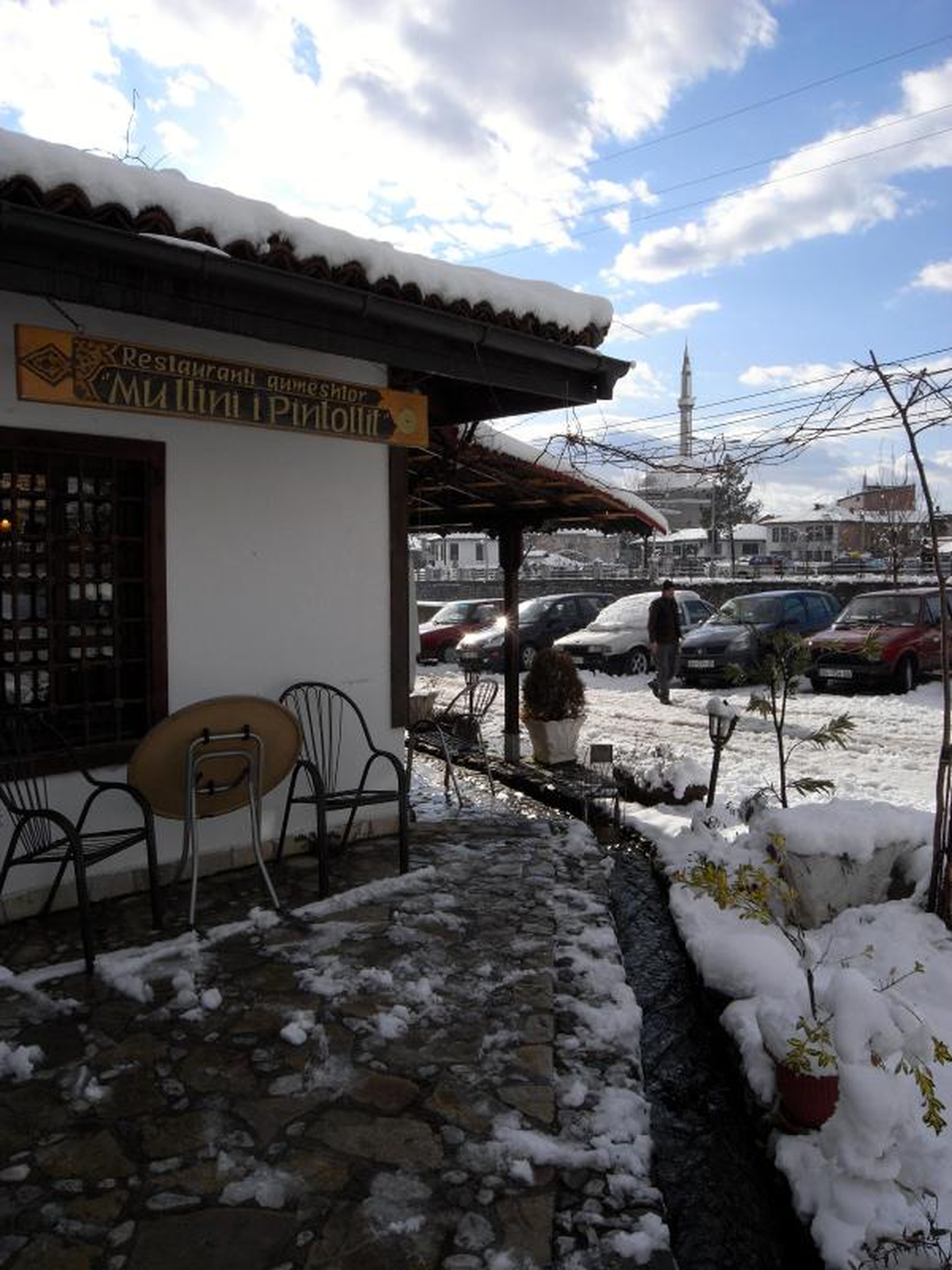 Kosova Beyaza Büründü