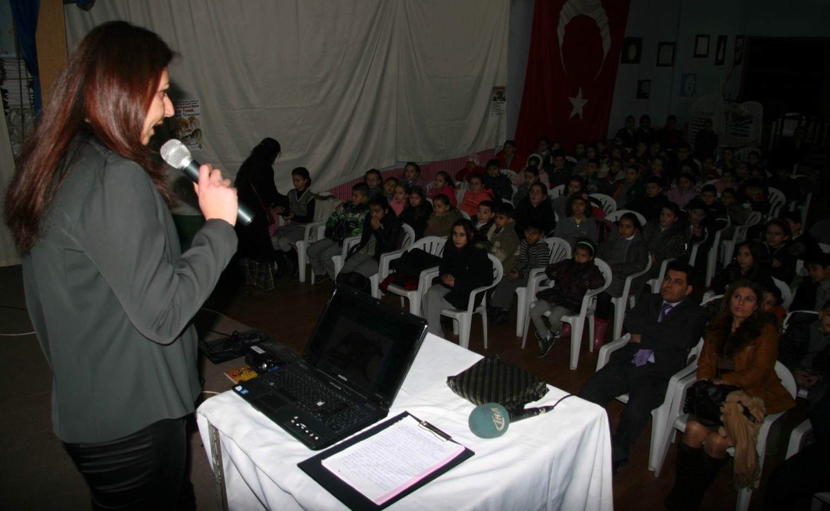 Küçük Öğrencilerin Zili Hayvan Sevgisi Dersi İçin Çaldı