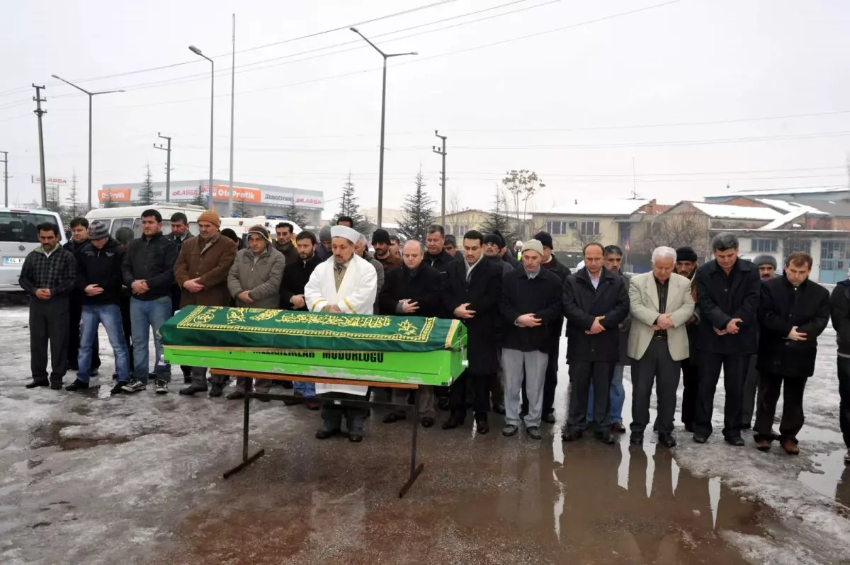 Organlarıyla Üç Kişiye Hayat Veren Ahmet Kaya Son Yolculuğuna Uğurlandı