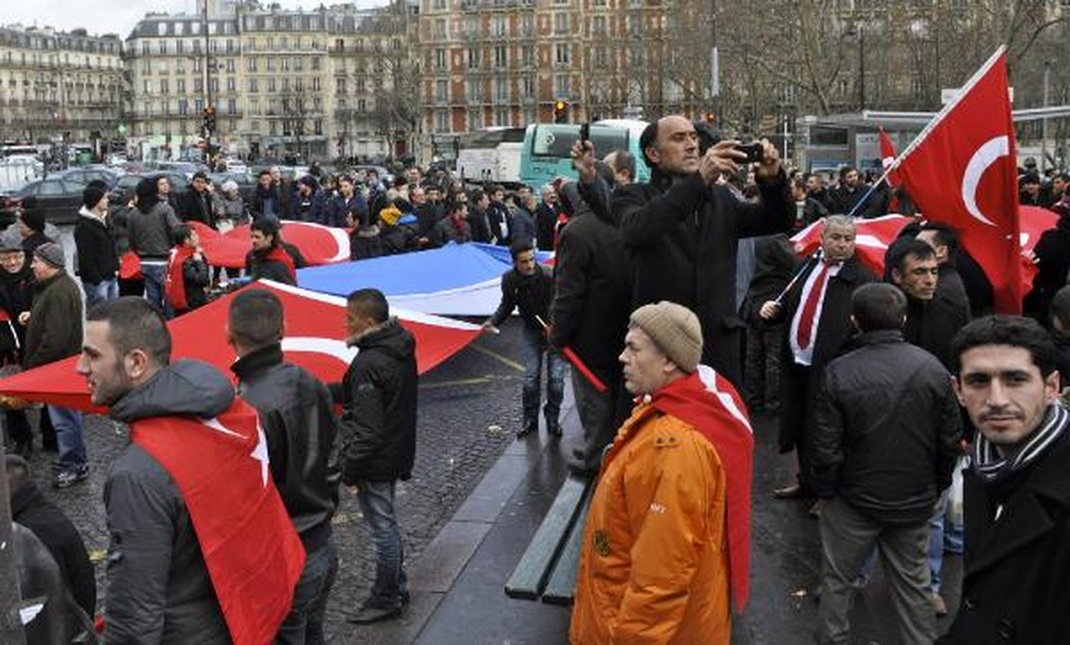 Paris\'te Büyük Protesto Gösterisi (2)