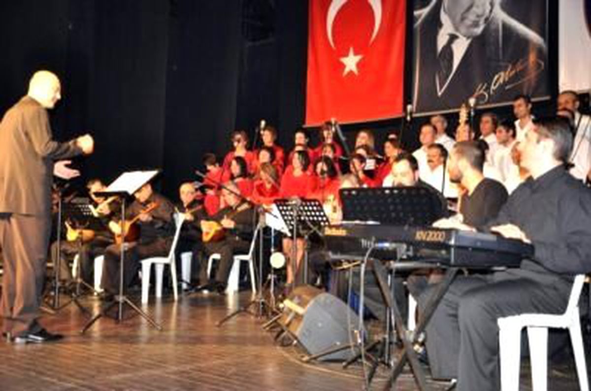 Salihli'de Türk Halk Müziği Konseri