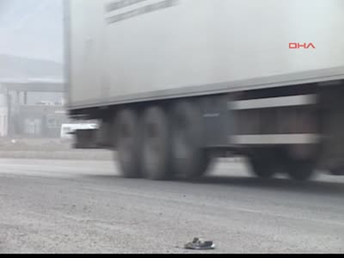 Suriye'deki Olaylar Habur Gümrük Kapısını Kilitledi Suriye'deki Olaylar Habur Gümrük Kapısını...