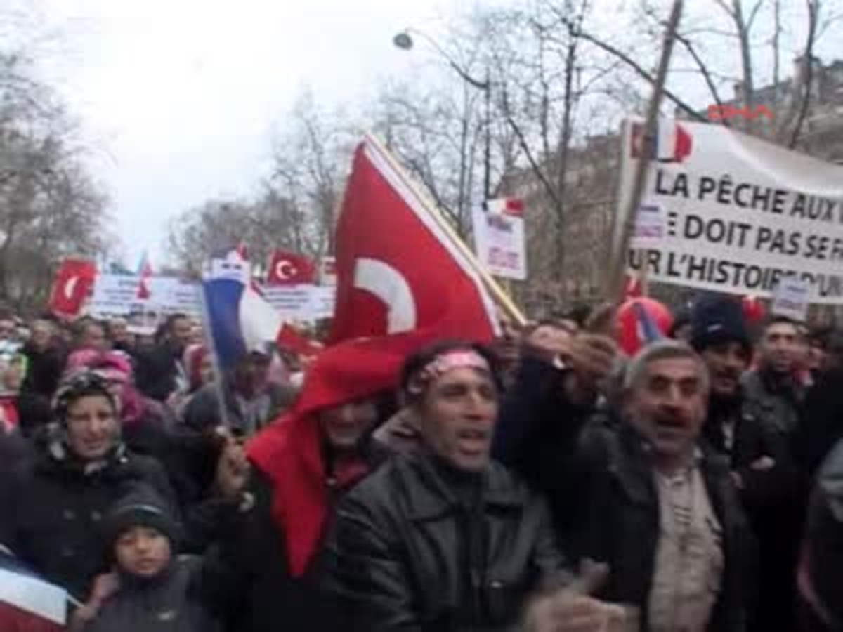 Türkler Paris\'te Toplandı