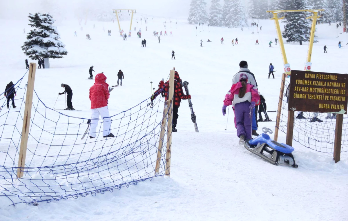 Uludağ\'da Kayak Kazaları İçin Ağaçlara Minder Bağlandı
