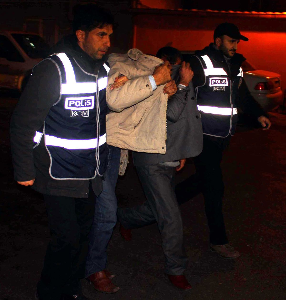Uyuşturucu Satıcıları Buzda Düşünce Yakalandı