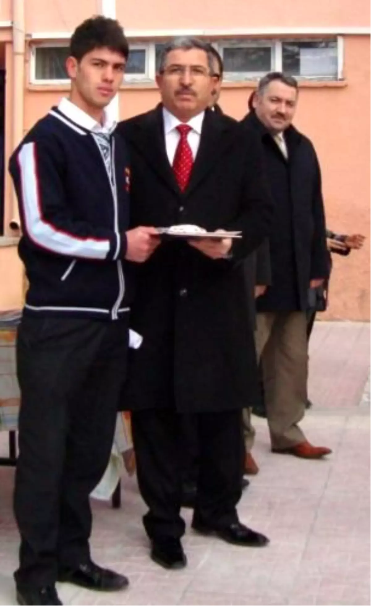 Vanlı Depremzede Öğrenciler Karne Aldı