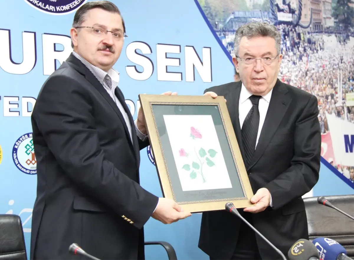 YÖK Eski Başkanı Özcan, Memur-Sen Genel Başkanı Gündoğdu'yu Ziyaret Etti