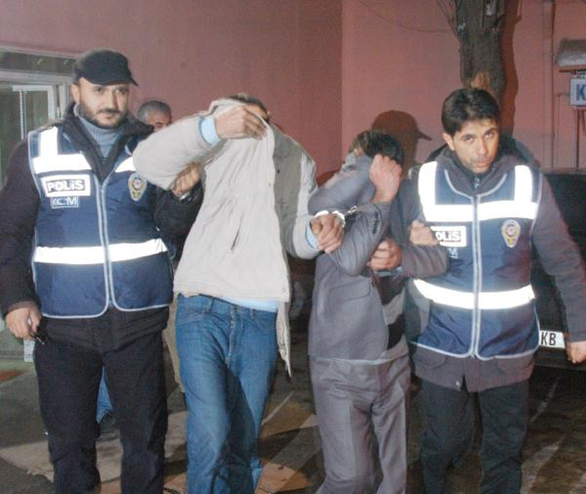 Zehir Tacirleri Buzda Kayıp Düşünce, Polise Yakalandı