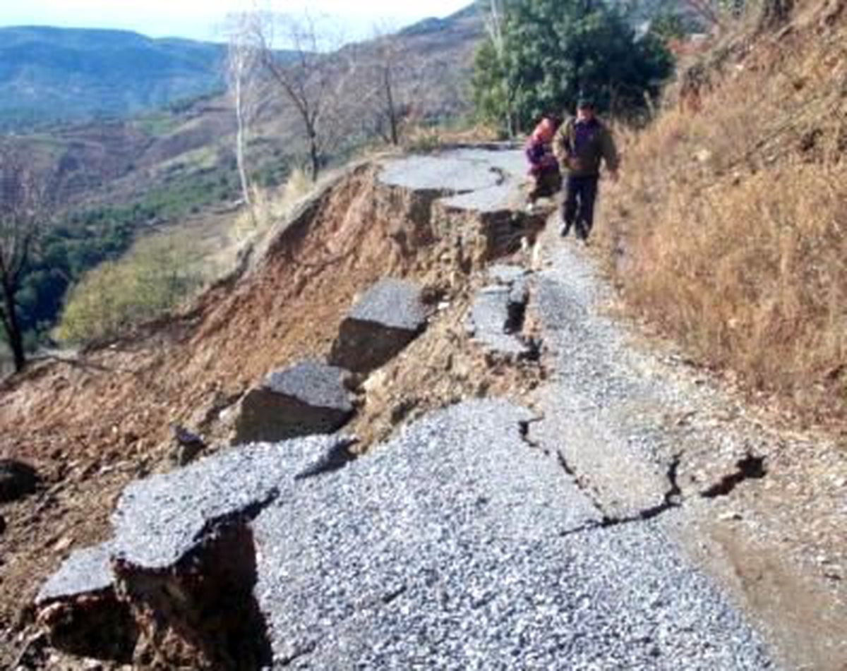 Alanya'da Sağanak Yağış Heyelana Yol Açtı