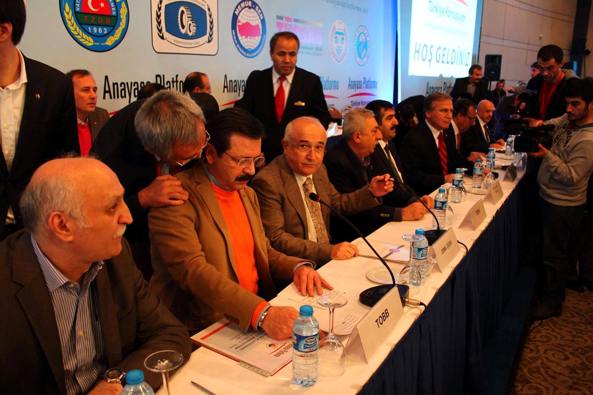 Anayasa Platformu'nun Vatandaş Toplantılarının İkincisi Konya'da Gerçekleşti