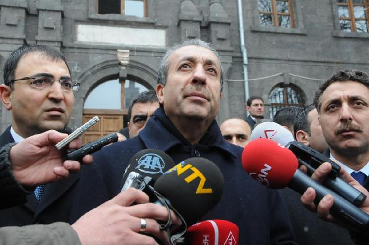 Bakan Eker, "19 Kişiye Ait Kemiklerin Bulunduğu Alanda Dini Gömülme Tarzı Yok"