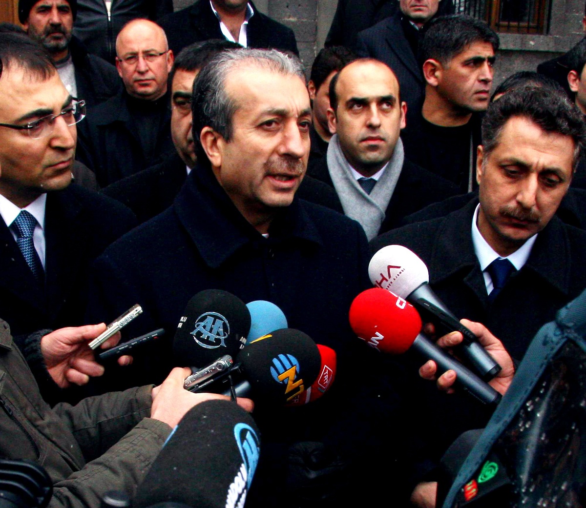 Bakan Eker, Kemiklerin Çıktığı Kazı Alanında İnceleme Yaptı