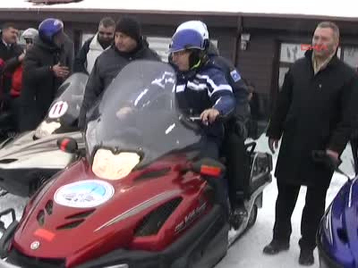 Bakanlar Kar Motosikletine Bindi