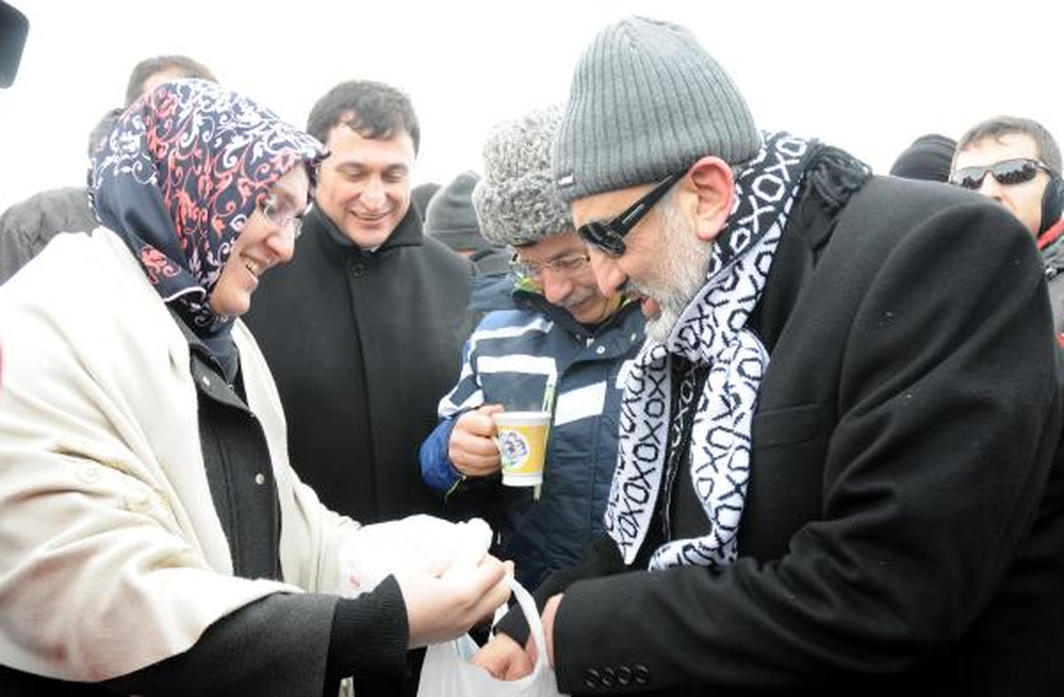 Bakanlar Namaz Sonrası Çorbacıda (4)