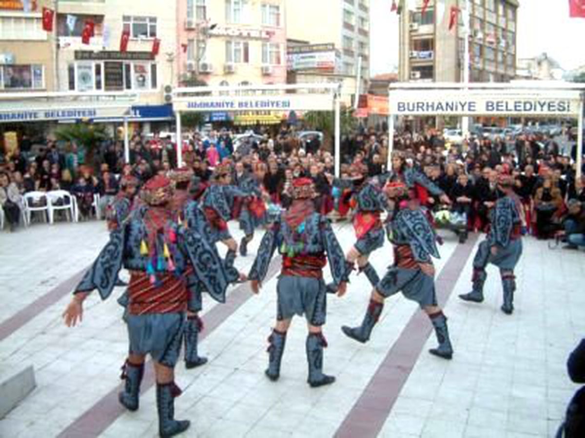 Burhaniye'de Festival Coşkusu Başladı