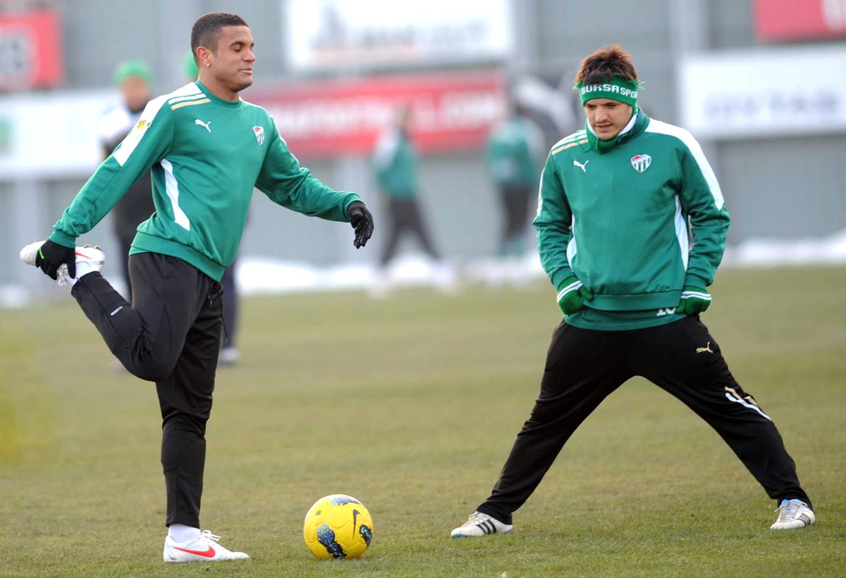 Bursaspor, Gençlerbirliği Hazırlıklarına Ara Vermeden Başladı