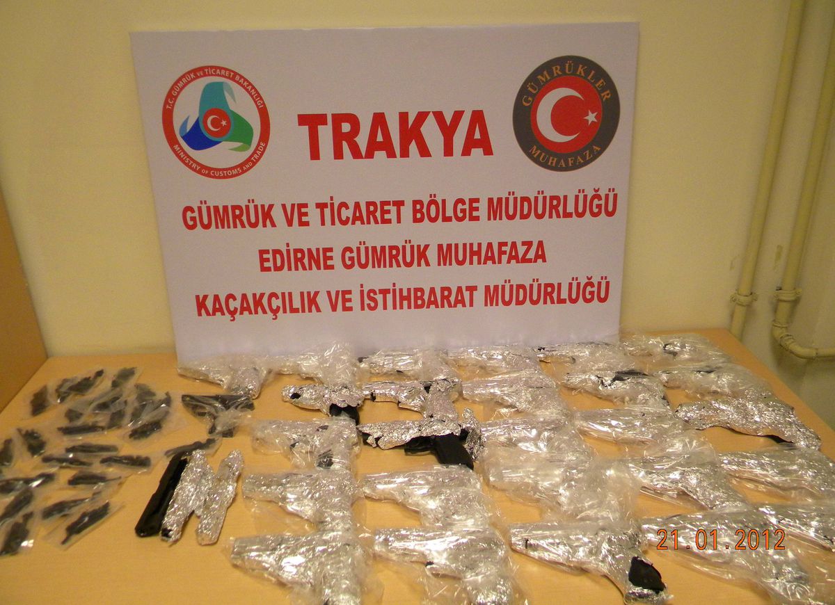 Buzdolabında Silah Kaçakçılığı