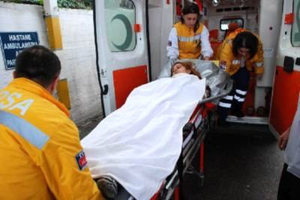 Dedikodu Yüzünden Çocuğunun Gözleri Önünde 5 Yerinden Bıçaklandı